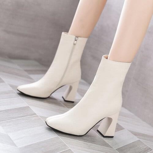 2021 New Brand Design Fashion Womens Thick Round High Heels Womens Boots Winter Split Toe Shoes Short Boots Martin Boots