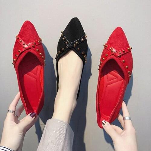 Spring/Autumn Women Rivet Pointed Shallow Slip on Flat Shoes Womens Black/Red Ballerina Loafers Lady Fashion Ballet Flats