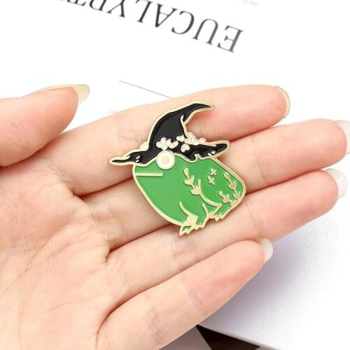 Magic Frog with Hat Flowers Enamel Needle Green Cartoon Frog Brooch Clothes Backpack Lapel Pin Badge Jewelry Gifts for Friends
