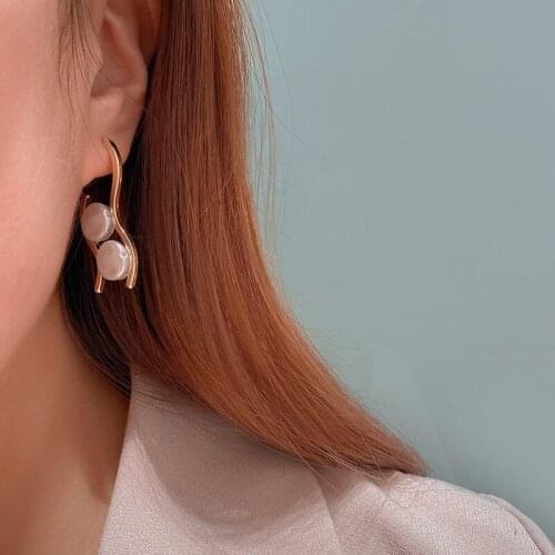 Flat Pearl Metal S Shape Earring Elegant Simple Spiral For women Personality Temperament Jewelry High Quality Brand High End
