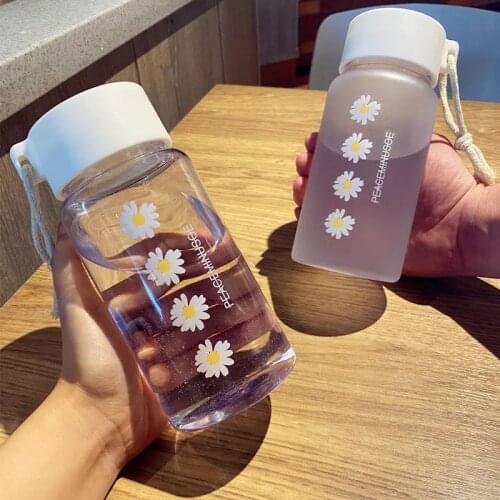 Mini Small Daisy Plastic Cup Women Adult Student Gift Water Bottles For Drinking Outdoor Fashion Little Daisy Plastic Bottle