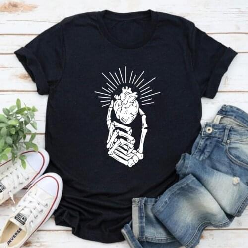 Skeleton Hand With Heart T-shirt Aesthetic Unisex Grunge Goth Top Tee Shirt Funny Women Graphic Witch Tshirt