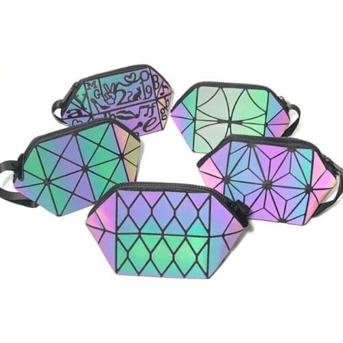 2021 New Fashion Lingge Compact Luminous Womens Make-up Bag Hot Geometric Bag Carry Reflective Girl