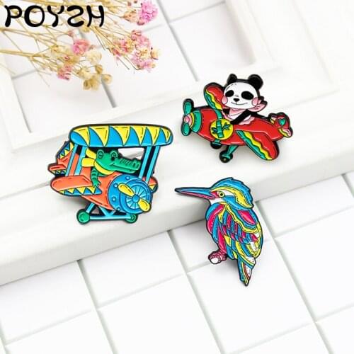 Happy pilot Enamel Brooch Crocodile panda woodpecker Colorful animals Lapel Pin Aircraft glider flying Badge Creative jewelry