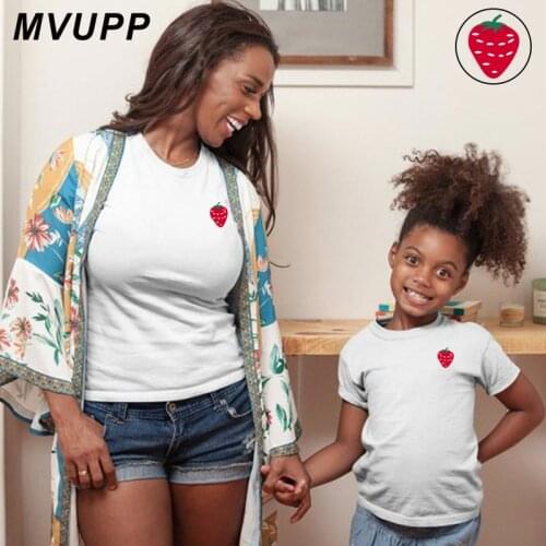 Strawberry mother father son daughter cute for mommy and me matching clothes family look t shirt outfits white baby summer 2019