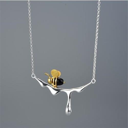Cute Little Bee Honey Water Drop Pendant Necklace Clavicle Chain Necklace for Women Creative Exquisite Jewelry
