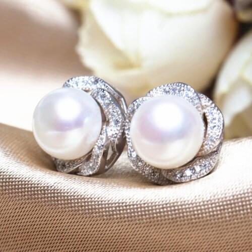Huitan Exquisite Flower Shape Imitation Pearl Women Stud Earring Graceful Girl Accessories Fine Presents Female Popular Earrings