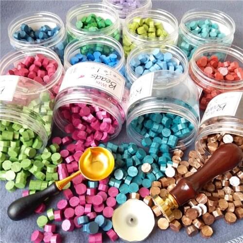Grounp 1 of 40 colors 150pcs sealing wax Octagonal particles in plastic bottle high quality
