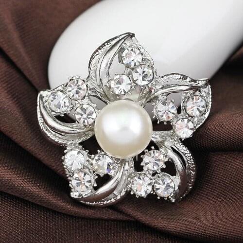 Charming Hollow Flower Brooch Crystal Rhinestone Breast Brooches Pin For Wedding Jewelry for Women