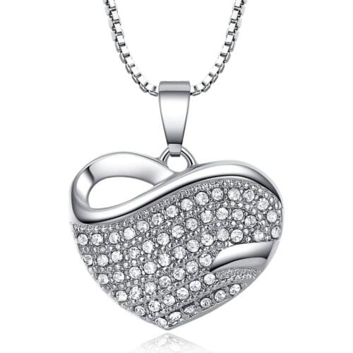 The new south Korean edition manufacturer sells the beautiful crystal heart necklace for the birthday gift