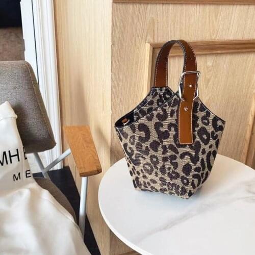 Niche Design Bags 2021 New Trendy Fashion Leopard Print Stitching Contrast Women Shoulder Portable Crossbody Bucket Bag
