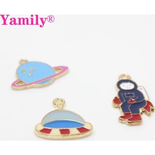 Yamily 8pcs/ Planet earth Astronaut Charms Enamel Alloy gold Floating Pendant fit Bracelet Necklace Jewelry Accessories