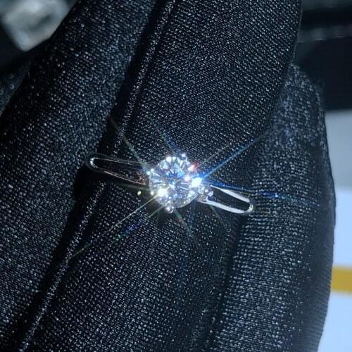 Moissanite Classic style, high density gemstones, comparable to diamonds. 0.5 carats. 925 real silver