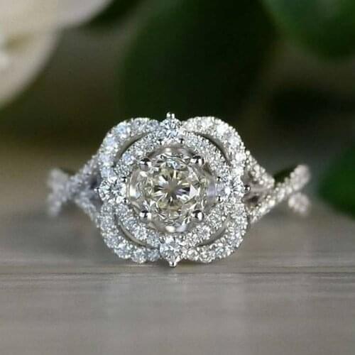 Huitan Bling Bling Bride Wedding Rings Newly-designed Women Accessories with Shiny Cubic Zirconia Crystal Rings Fashion Jewelry