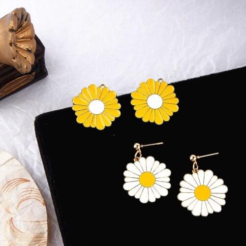 Japanese little fresh forest lovely sunflower Daisy Earrings small flower petal temperament Korean earrings earrings