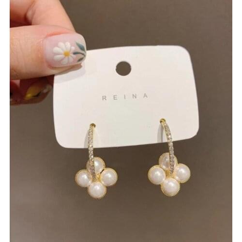 Sweet Girl Earrings 2021 Fashion New Pearl Crystal Four Petal Flower Wild Earrings Womens Clothing Factory Wholesale Oorbellen