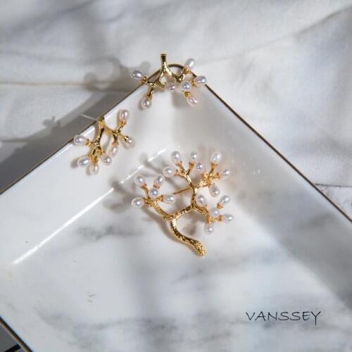 Vanssey Fashion Jewelry Flower Leaf Branch Natural Freshwater Pearl Brooch Pins Wedding Accessories for Women 2019 New