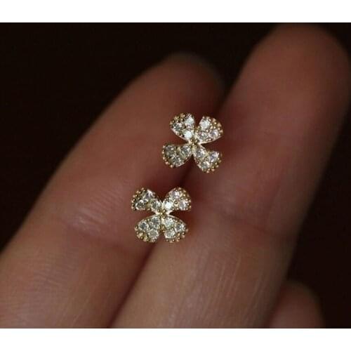 Binmonray 925 Sterling Silver Lucky Four Petal Flower Stud Earring Sinlaid with Zircon Women Chic Sweet Fresh Goddess Jewelry