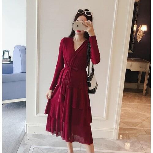 Explosion style maternity dress spring and autumn fashion new V-neck long sleeve solid color maternity tide mom cake layer dress