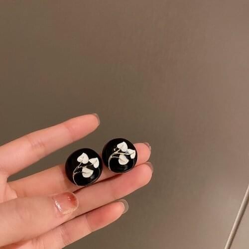Origin Summer Vintage Black Color Enamel Stud Earrings for Women Ladies White Flowers Painted Small Statement Earring Jewellery