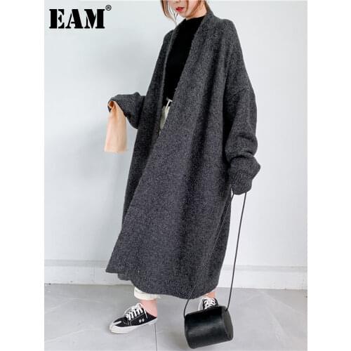 [EAM] Gray Big Size Thick Knitting Cardigan Sweater Loose Fit V-Neck Long Sleeve Women New Fashion Tide Autumn Winter 2021 1Y163