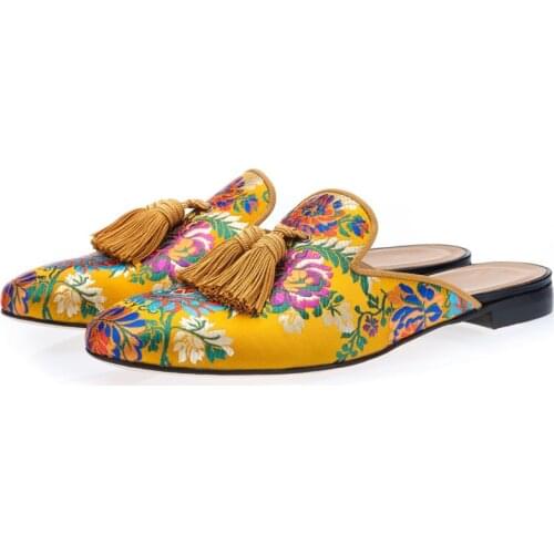 Luxury New Fashion Yellow Silk Casual Shoes Male Mixed Colors Floral Embroidered Tassel Slippers Men Slip On Flat Fringe Loafers