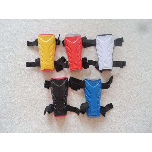 Wholesale 17.5cm Professional Soccer Shin Guard Plastic Football Shin Protector Lightweight Shin Pad