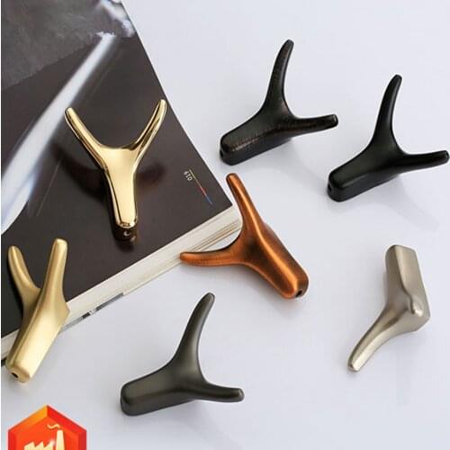 A variety of color optional Claw-shaped Wall Hooks, Hats, Bags, Key Hangers, finishing racks, Decorative Wall Hooks