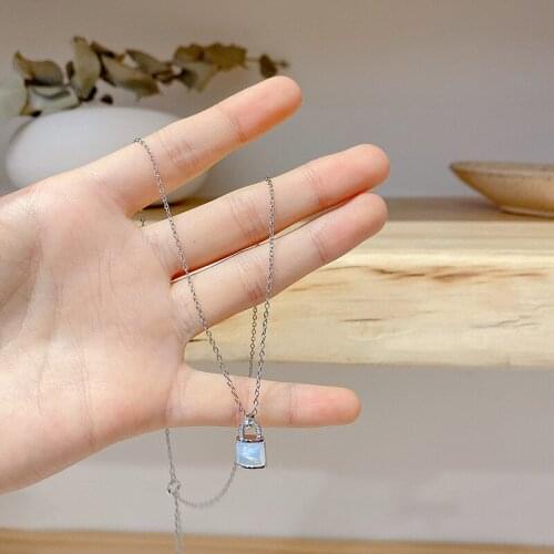 2021 Retro Hip-hop Punk Style Lock Pendant Womens Necklace Fashion All-match Acrylic Clavicle Chain Short Money Jewelry Gift