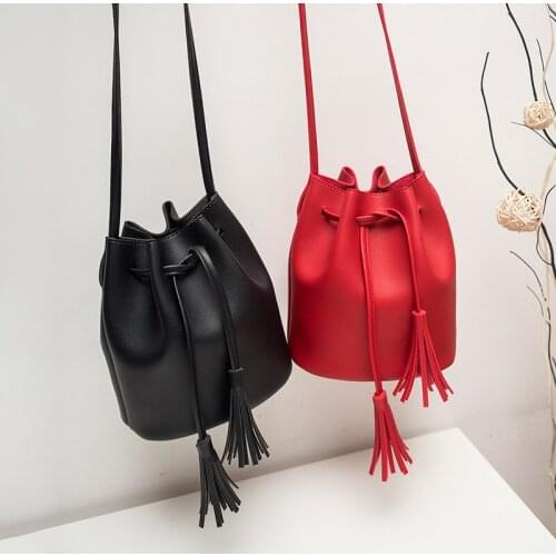 The New 2021 Fashion Trend Inclined Shoulder Bag Tassel Women Bag PU Leather Bucket Bag Contracted Single Shoulder Bag