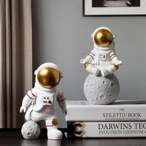 Resin Astronaut Figurine Modern Cosmonaut Statue Home Decoration Living Room Ornaments Moon Sculpture For Boy Gril Gifts
