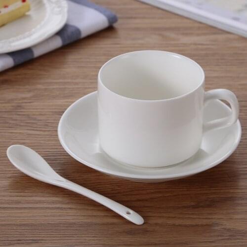 Coffee cups and saucers with European pure white cups are simple afternoon teacups, spoons, cups and milk cups