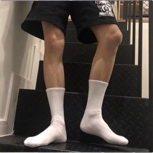 1Pair High Quanlity Sexy Men Cotton Long Tube White Or Black Sport Basketball Stocking Socks