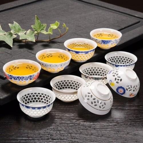 2pcs/set Blue and White Porcelain Tea Cup Kung Fu Water Cup Honeycomb Hollow-out Design Creative Cups for Pu'er / Green Tea