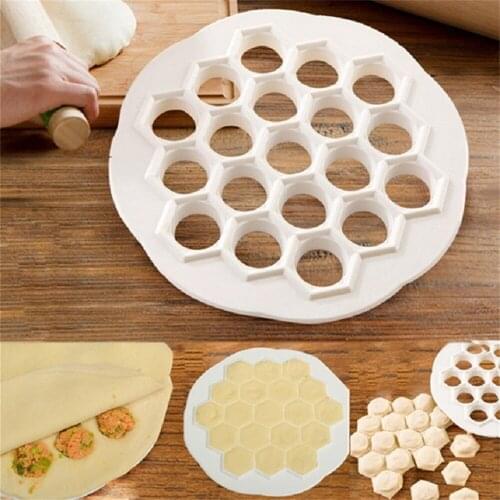 New kitchen dough press ravioli making mould dough plastic mold Maker DIY Maker dumpling mould pasta form 19 hole hot