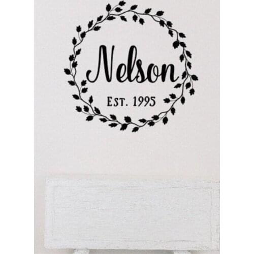 Last Name sticke Wreath Established Date Vinyl Wall Decal Wedding Gift Housewarming Wedding Decorations Vine Wreath Decals HY819