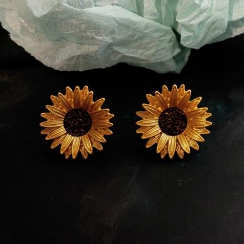 Luxury Retro Texture Sunflower Earrings For Woman Girl Party Flowers Earring Accessories