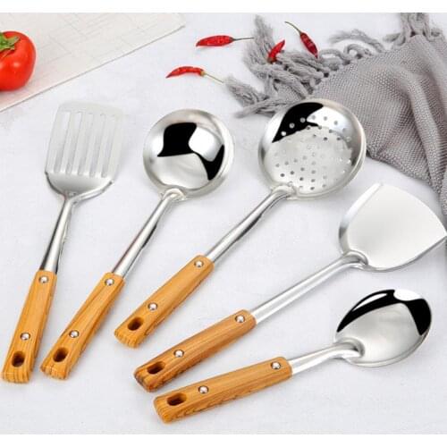 1 Pcs Wok Shovel Lengthened Textured Wooden Handle Food Grade Stainless Steel Soup Scoop Wok Spatula Kitchen Tools for Home