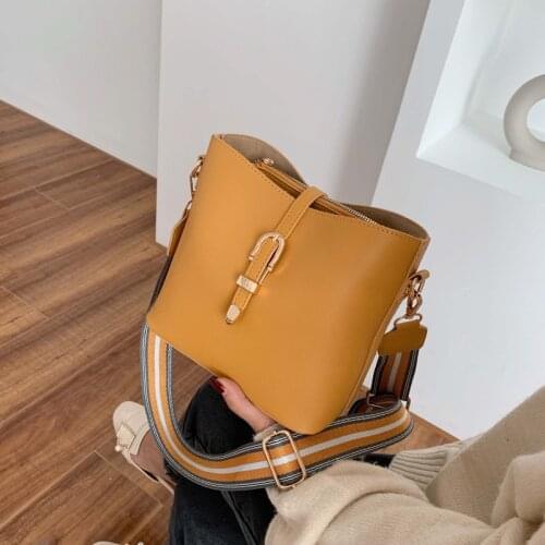 Pure color trendy messenger bucket bag fashion temperament simple and practical large-capacity one-shoulder female handbag