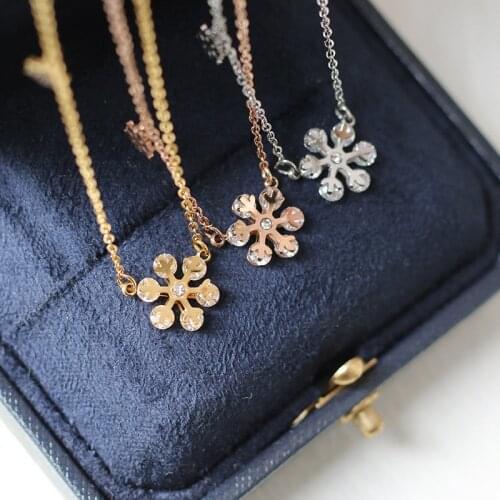 YUN RUO 2021 Vintage 18 k Gold AAA Zircon Snow Flower Pendant Necklace Fashion Titanium Stainless Steel Jewelry Woman Accessory