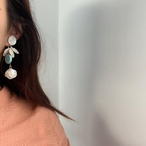 Japan&Korea spring and summer vacation long earrings, personality and generous shopping earrings ins style jewelry women