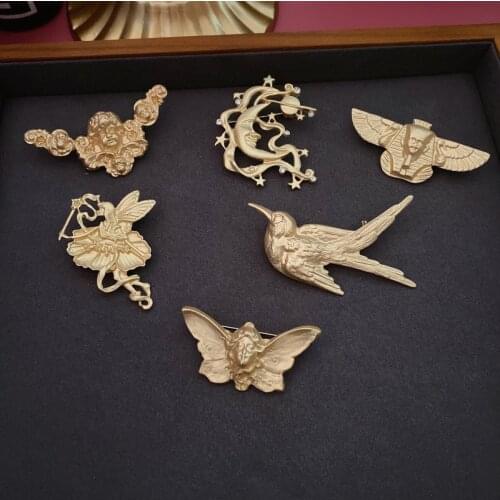 Wholesale in Europe and the relief restoring ancient ways men s clothing decoration brooch matte gold