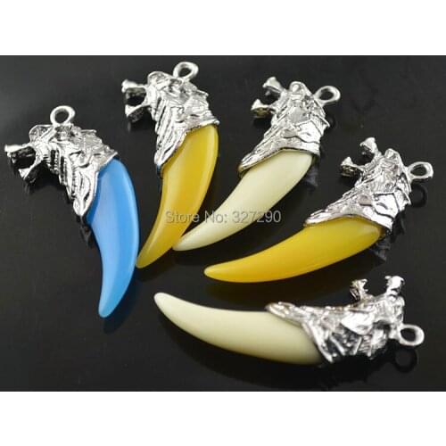 20pcs Silver Color Alloy Pendant Blue Beige Yellow Color Resin Wolf Teeth Pendants For Boy Gift