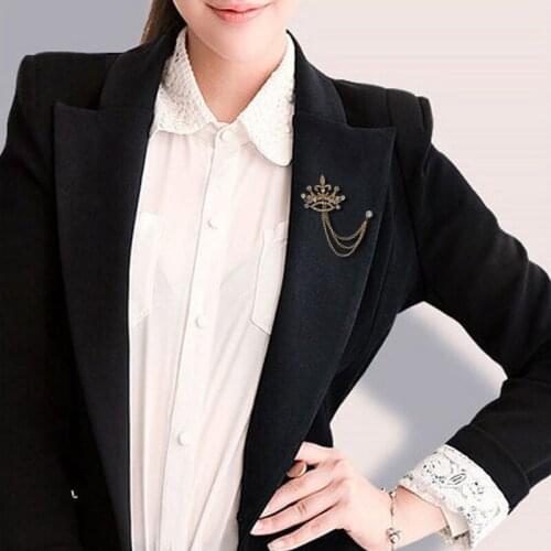 Luxurious retro fashion crystal gold crown Brooch metal three-chain zircon inlaid Rhinestone mens and womens Brooches