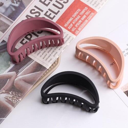 Simple Big Hair Claw Clip for Thick Hair Curved Hair Jaw Shower Hair Clamps for Girls Female 7*4cm