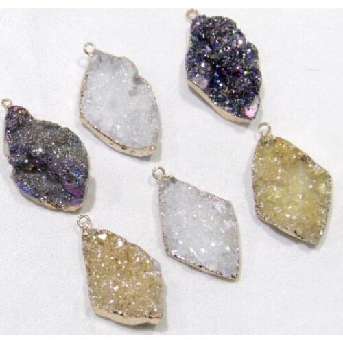 Natural Titanium Crystal Druzy Quartz Quartz Geode stone diamond shape hanger crystal voor diy sieraden maken ketting6 pcs