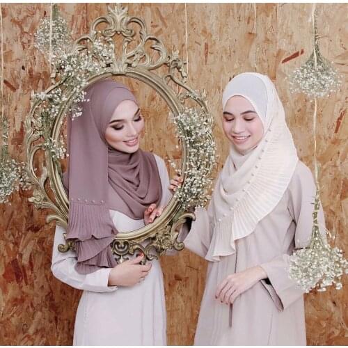 2021 new Muslim spot stitching chiffon folds color pearl ladies turban long scarf silk scarf long-term supply