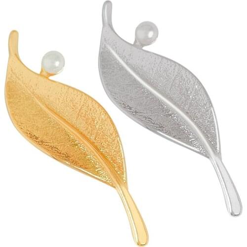 Simple And Creative Ladies Brooch Charm Elegant Female Leaf Metal Brooch Imitation Pearl Design Fashion Jewelry Gift Selling