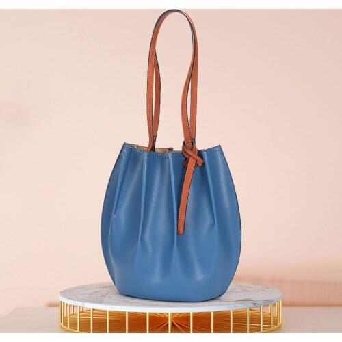 Large-capacity Bag Female Bucket Bag 2021 New Korean Version of The Trendy Niche Commuter Bag Wild One-shoulder Tote Bag