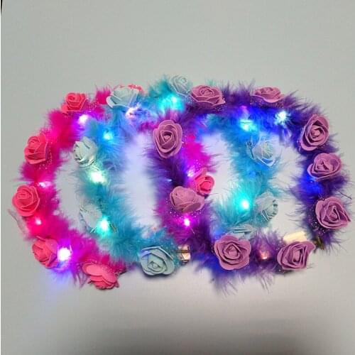 Factory LED luminous feather wreath fashion highlight flash wreath scenic spot stand hot selling source manufacturers wholesale